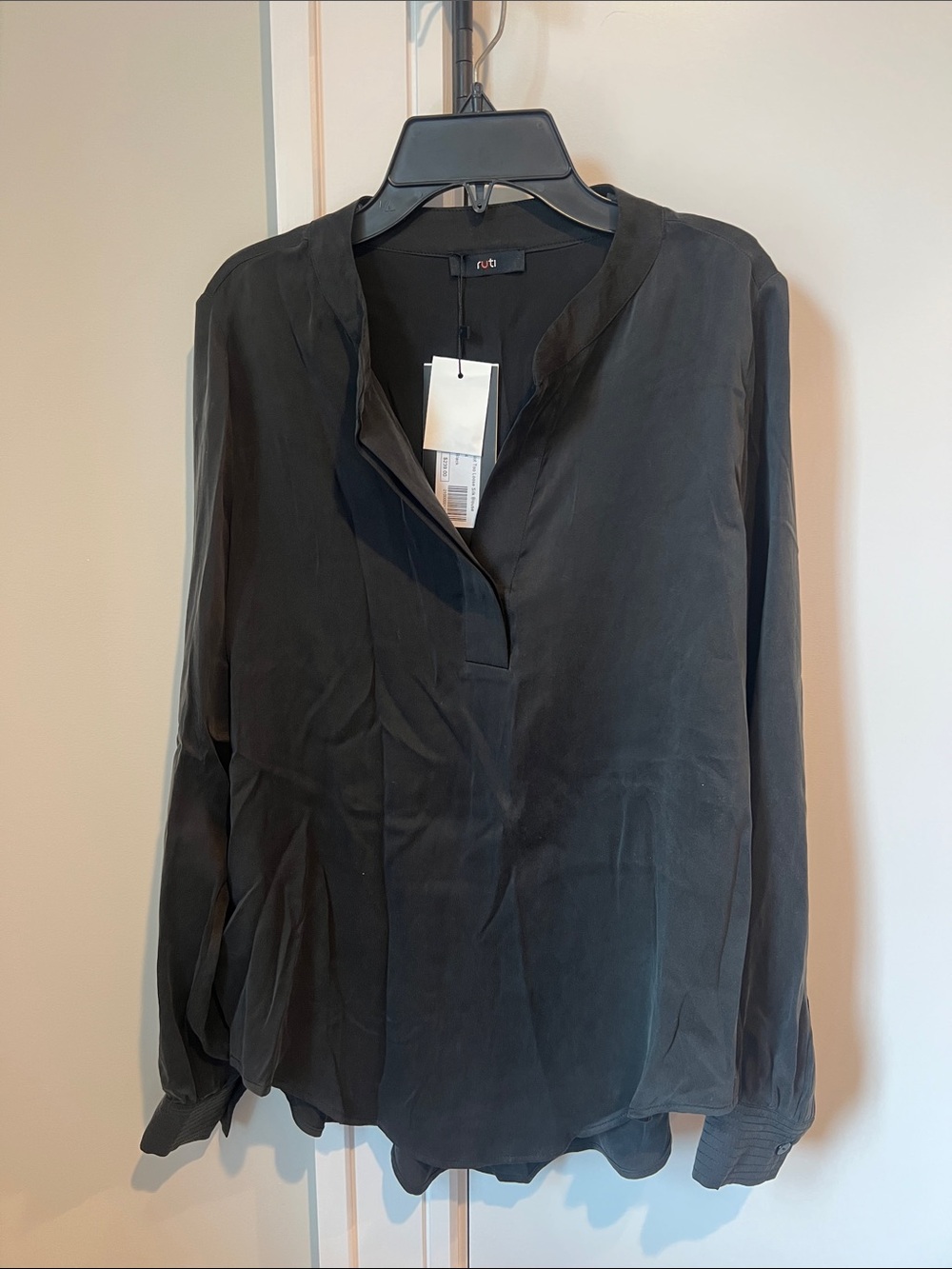 RUTI Not Too Loose Black V-Neck Long-Sleeve Blouse - Relaxed Silk Top NWT